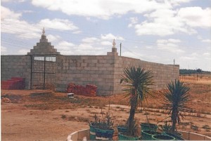 Cementerio de perros durante su fase de construcción.