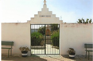 Entrada al Cementerio de Animales.