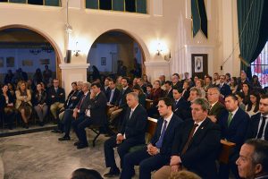 La capilla de la hermandad se quedó chica ante el numeroso público congregado