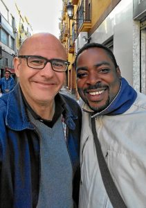 El onubense Alejandro, junto al nigeriano Osaro. 