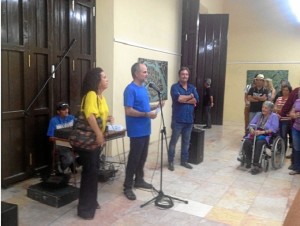 Acto de Inauguración en el Museo de Gibara, Héctor Garrido junto a Laura de la Uz y Jorge Perugorria.