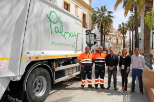 El camión posee una caja de 16 metros cúbicos, con una capacidad aproximada para 10 mil kilos de basura.