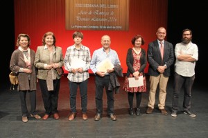 Foto de familia con los premiados.