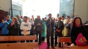 La peregrinación, a su llegada a la Iglesia de San Juan.