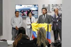 El Cónsul de Ecuador en Málaga, Marco Ponce, ha agradecido tanto a la Diputación de Huelva como a los bomberos su trabajo y esfuerzo por la labor desarrollada en Ecuador.  / Foto: José Rodríguez. 