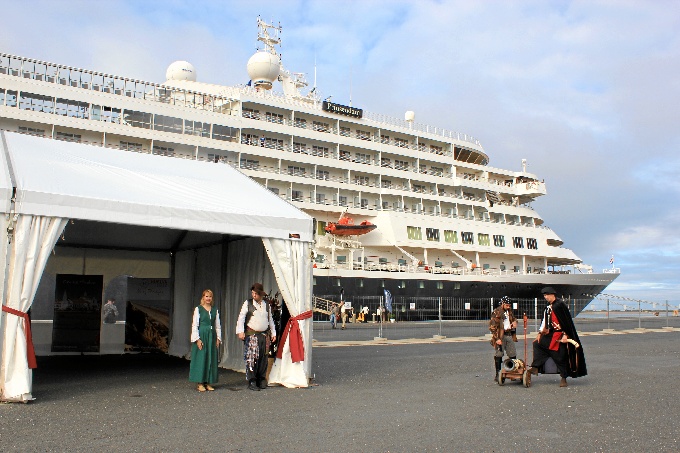 El Muelle Sur del Puerto de Huelva ha recibido la escala del buque de cruceros Prinsendam de la compañía Holland América.