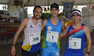 Podio de ganadores en la categoría masculina de la Media Maratón Ciudad de Punta Umbría.