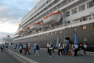 El buque, procedente del Puerto de Gibraltar ha llegado a las 8.00 de la mañana.