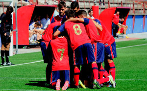 Los jugadores del Recre B celebran uno de sus goles en el primer tiempo. / Foto: @Albiazules.