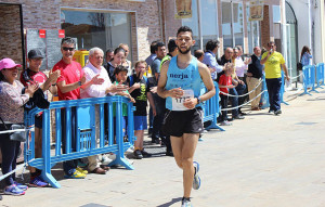 Fakhreddine Aoulad, ganador de la prueba absoluta en San Juan del Puerto. / Foto: Club de Atletismo Curtius.