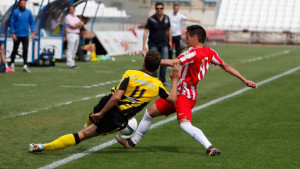 Solo un empate pudo lograr el San Roque en Almería. / Foto: www.udalmeriasad.com.