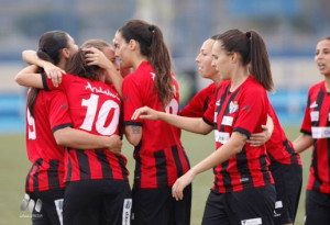 Las onubenses celebran el gol que, a la postre, fue insuficiente para puntuar. / Foto: @LaLiga.