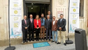 Foto de familia de los participantes en la iniciativa.