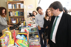 El alcalde ha inaugurado la Feria del Libro.