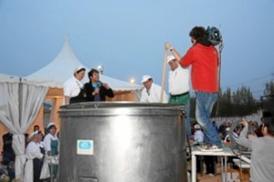 Elaboración del cocido en ediciones anteriores. / Foto: jabugo.es