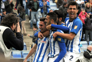 Los jugadores del Recre quieren dar otra alegría a los suyos. / Foto: Josele Ruiz.