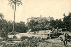 Clásica imagen del Monasterio con la Palmera a la izquierda. Vista más editada en tarjetas postales de Huelva hasta 1940