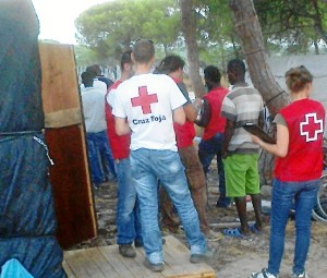 Cruz Roja Huelva desarrolla un programa de voluntariado dirigido a estas personas.