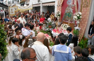 Numerosos cartayeros acompañaron en la mañana del domingo la tradicional y Solemne Procesión del Corpus Christi de la localidad.