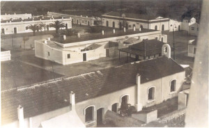 Vista parcial del ordenamiento urbanístico de la zona del entorno de la Plaza Rutherford, núcleo socio-cultural de Corrales. / Foto: Archivo Municipal de Aljaraque.