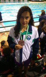 Alba Vázquez, con la medalla de bronce conquistada en Mairena del Aljarafe.