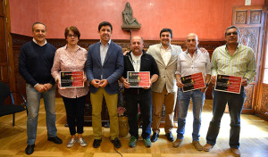 El Ayuntamiento de Ayamonte, con los equipos de fútbol de la localidad.