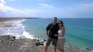 Con Mónica, su pareja, en un viaje a Canarias.