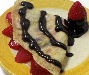 Crepes de fresas con chocolate.