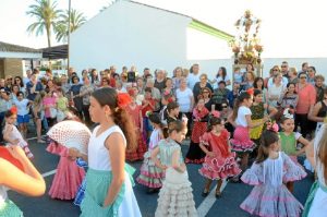 Palos disfruta de sus Cruces de Mayo.