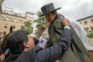 El alcalde ha felicitado a la hermana mayor.