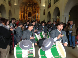 Los cultos continúan durante todo el fin de semana.