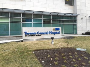 Entre marzo y mayo de este año se ha encontrado realizando una rotación internacional en el Hospital General de Toronto, en Canadá.