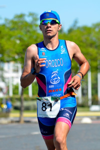 José Manuel Orozco, del AD Sevilla Bikila, ganador en categoría masculina. / Foto: J. L. Rúa.