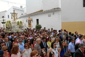 Los bartolos acompañan al Santo Madero. 