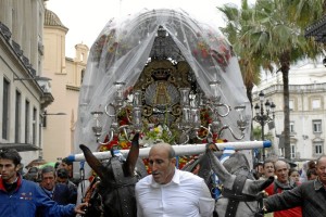 Los rocieros de Emigrantes han querido despedirse de la ciudad. / Foto: José Rodríguez.