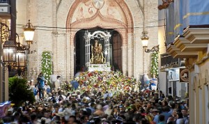 Ofrenda de flores a Nuestra Señora de la Bella. 