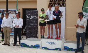 Podio femenino de la prueba celebrada en Islantilla.