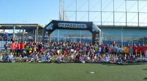 Foto de familia de los participantes en la clausura de las Escuelas Deportivas Municipales en Punta.