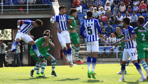 En las acciones a balón parado el Recre llevó peligro. / Foto: Josele Ruiz.