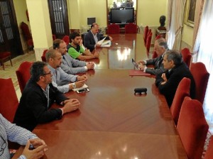 Encuentro entre empresarios de la FOE y el subdelegado del Gobierno en Huelva.