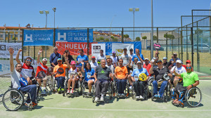 Participantes en el I Torneo de Pádel Adaptado de Aljaraque Ortopedia Gordillo.