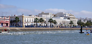 Un total de 180 deportistas se dieron cita en este IV Triatlón Isla Canela. / Foto: J. L. Rúa.