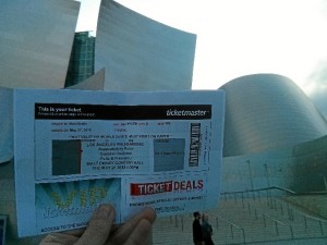 Yendo a un concierto en el Disney Hall de Los Ángeles, en el que participaba el guitarrista onubense José Luis Rodríguez.