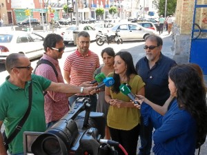 La cabeza de lista de la formación política al Congreso, Isabel Franco, en declaraciones a los medios de comunicación.