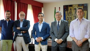 Un momento del encuentro entre Ciudadanos y rector de la UHU, Francisco Ruiz.