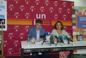 Carmelo Romero y Yolanda Pelayo, durante la presentación de la programación.