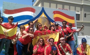 Viendo la final del mundial en Pasadena, con parte de la colonia española.