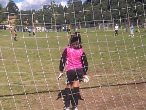 El fútbol infantil es muy popular, también para las niñas. Alba, su hija, en sus tiempos de portera.