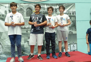 Componentes del CEIP Manuel Pérez de Bollullos, campeón del torneo de ajedrez en Primaria.