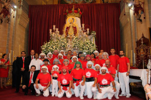 Algunos de los costaleros que portaron a la Virgen.